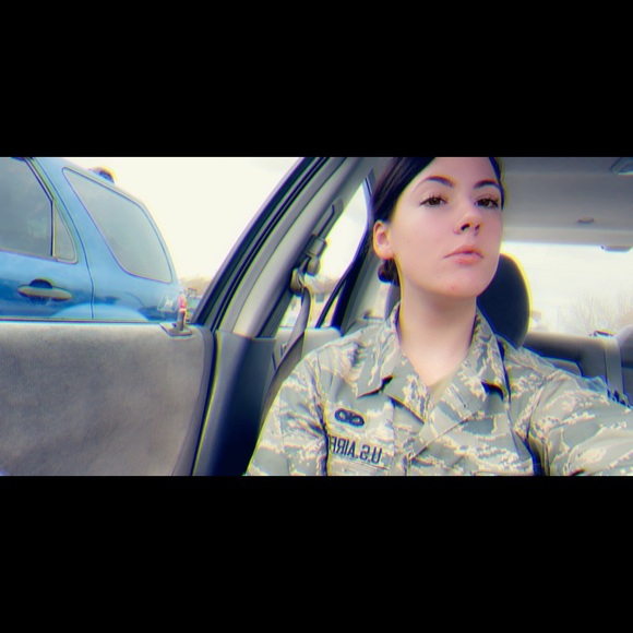 Meet your Posher, Taylor - Picture 2 of 8